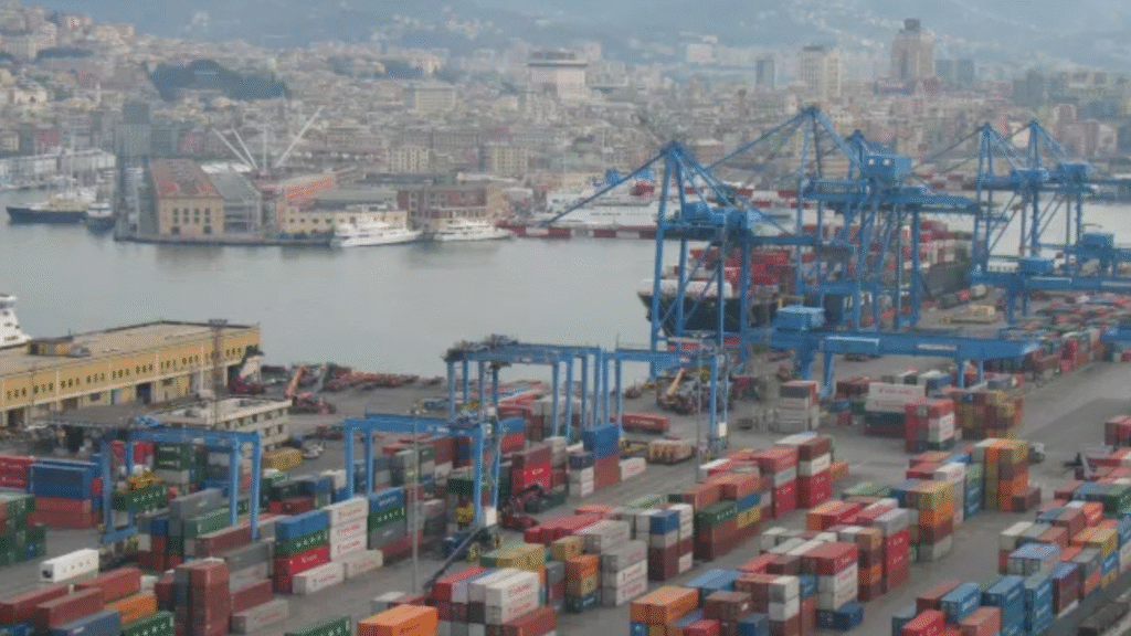 Genova, allarme in centro per un forte odore: 150 chiamate ai vigili del fuoco
